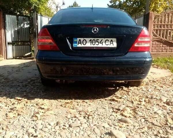 Синій Мерседес Ц-Клас, об'ємом двигуна 2 л та пробігом 210 тис. км за 5100 $, фото 1 на Automoto.ua
