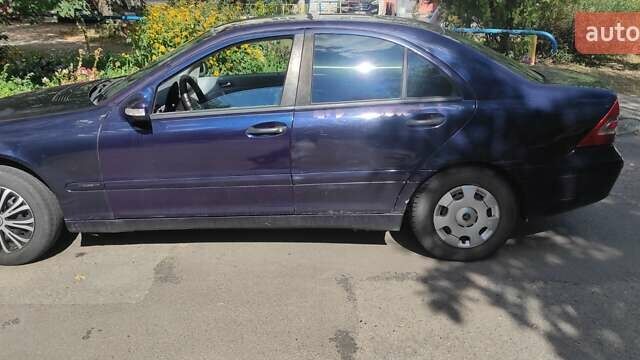 Синій Мерседес Ц-Клас, об'ємом двигуна 2.1 л та пробігом 320 тис. км за 3800 $, фото 8 на Automoto.ua