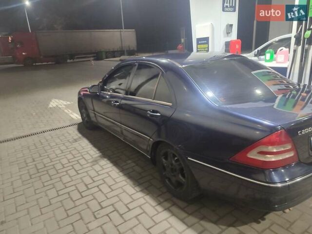 Синий Мерседес Ц-Класс, объемом двигателя 2 л и пробегом 320 тыс. км за 2500 $, фото 7 на Automoto.ua