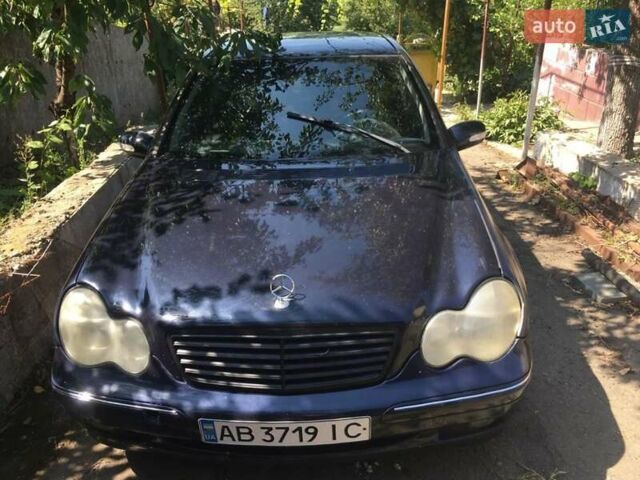 Синий Мерседес Ц-Класс, объемом двигателя 2 л и пробегом 320 тыс. км за 2500 $, фото 8 на Automoto.ua