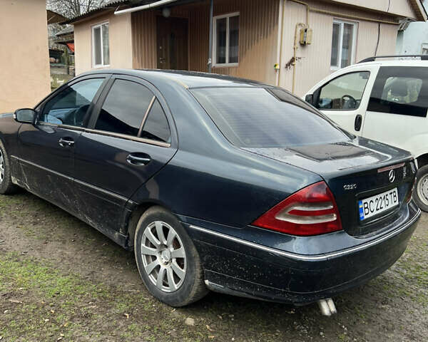 Синий Мерседес Ц-Класс, объемом двигателя 2.15 л и пробегом 394 тыс. км за 3500 $, фото 3 на Automoto.ua