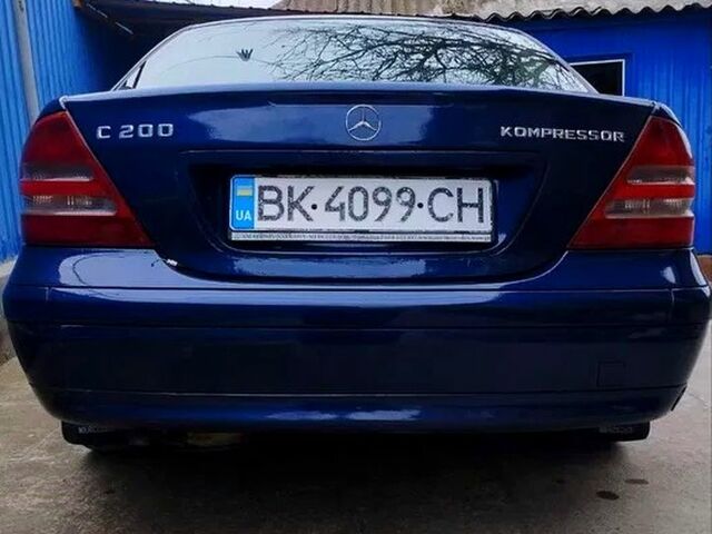 Синий Мерседес Ц-Класс, объемом двигателя 2 л и пробегом 0 тыс. км за 3800 $, фото 1 на Automoto.ua