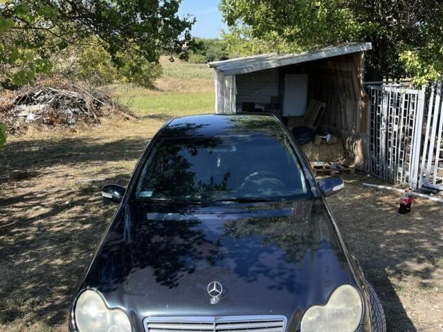 Синий Мерседес Ц-Класс, объемом двигателя 2 л и пробегом 3 тыс. км за 4600 $, фото 6 на Automoto.ua