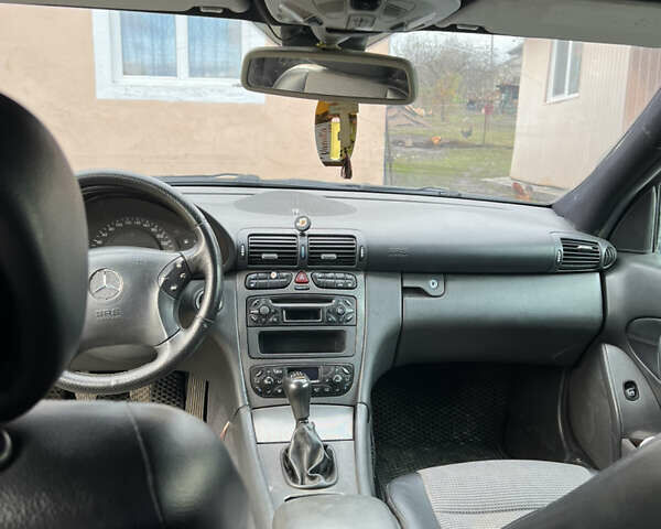 Синий Мерседес Ц-Класс, объемом двигателя 2.15 л и пробегом 394 тыс. км за 3500 $, фото 5 на Automoto.ua