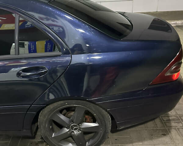 Синий Мерседес Ц-Класс, объемом двигателя 2.15 л и пробегом 563 тыс. км за 6300 $, фото 7 на Automoto.ua