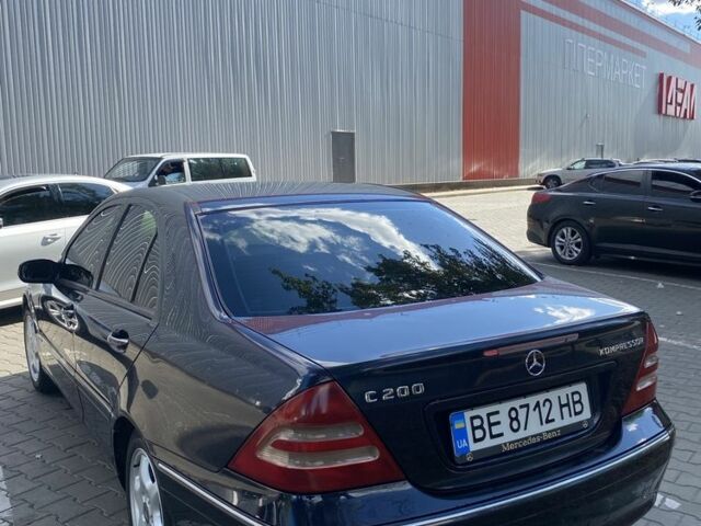 Синій Мерседес Ц-Клас, об'ємом двигуна 2 л та пробігом 307 тис. км за 3100 $, фото 1 на Automoto.ua