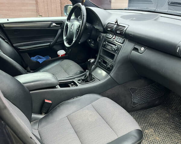 Синий Мерседес Ц-Класс, объемом двигателя 2.15 л и пробегом 394 тыс. км за 3500 $, фото 6 на Automoto.ua