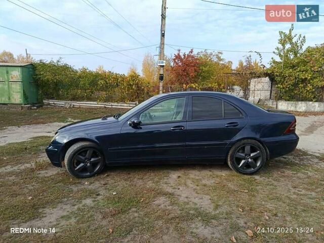 Мерседес Ц-Клас 2000 у Кам'янське (Дніпродзержинськ) на Automoto.ua Синій Мерседес Ц-Клас, об'ємом двигуна 2.15 л та пробігом 330 тис. км за 4450 $, фото 4 на Automoto.ua