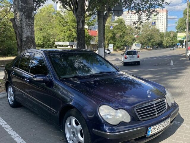 Синій Мерседес Ц-Клас, об'ємом двигуна 2 л та пробігом 307 тис. км за 3100 $, фото 4 на Automoto.ua