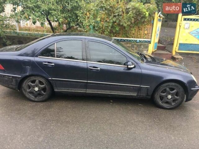 Синий Мерседес Ц-Класс, объемом двигателя 2 л и пробегом 320 тыс. км за 2500 $, фото 6 на Automoto.ua
