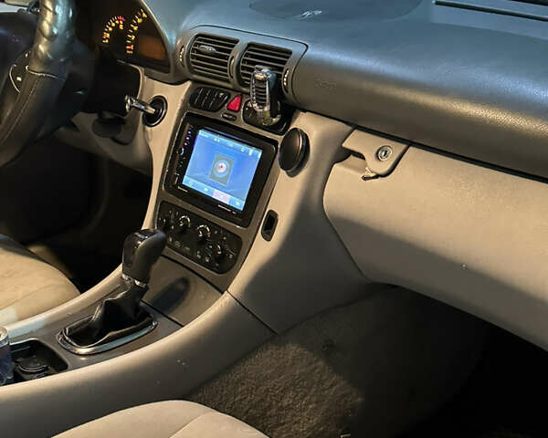 Синий Мерседес Ц-Класс, объемом двигателя 2.15 л и пробегом 563 тыс. км за 6300 $, фото 12 на Automoto.ua