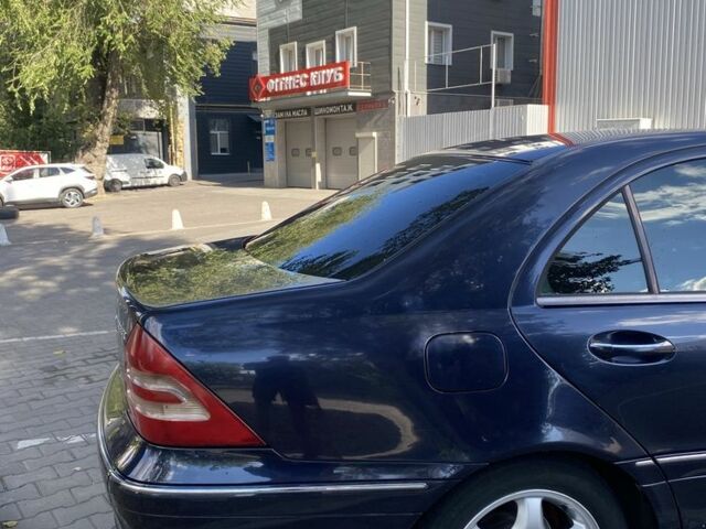 Синій Мерседес Ц-Клас, об'ємом двигуна 2 л та пробігом 307 тис. км за 3100 $, фото 8 на Automoto.ua
