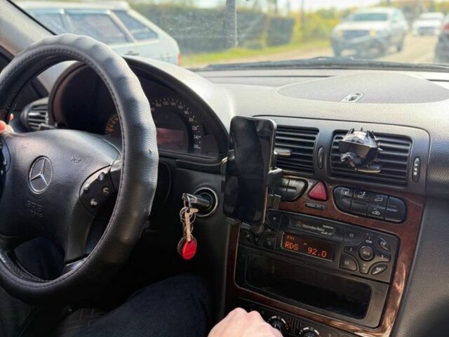 Синий Мерседес Ц-Класс, объемом двигателя 2 л и пробегом 3 тыс. км за 4600 $, фото 3 на Automoto.ua