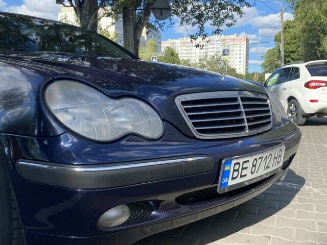 Синій Мерседес Ц-Клас, об'ємом двигуна 2 л та пробігом 307 тис. км за 3100 $, фото 5 на Automoto.ua
