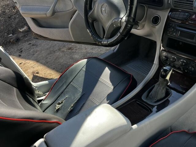 Синій Мерседес Ц-Клас, об'ємом двигуна 2 л та пробігом 340 тис. км за 3600 $, фото 5 на Automoto.ua