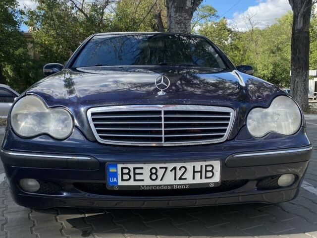 Синій Мерседес Ц-Клас, об'ємом двигуна 2 л та пробігом 307 тис. км за 3100 $, фото 6 на Automoto.ua