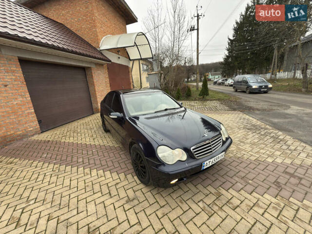 Синій Мерседес Ц-Клас, об'ємом двигуна 2 л та пробігом 305 тис. км за 4000 $, фото 1 на Automoto.ua