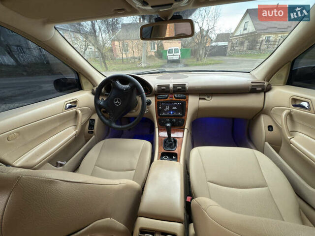 Синій Мерседес Ц-Клас, об'ємом двигуна 2 л та пробігом 305 тис. км за 4000 $, фото 15 на Automoto.ua
