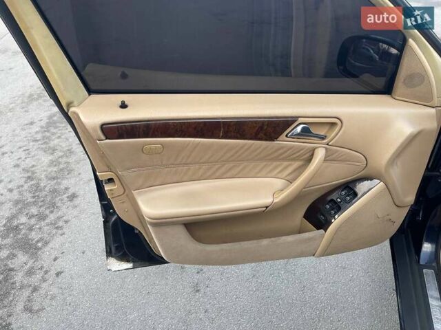 Синий Мерседес Ц-Класс, объемом двигателя 2.69 л и пробегом 380 тыс. км за 5000 $, фото 8 на Automoto.ua