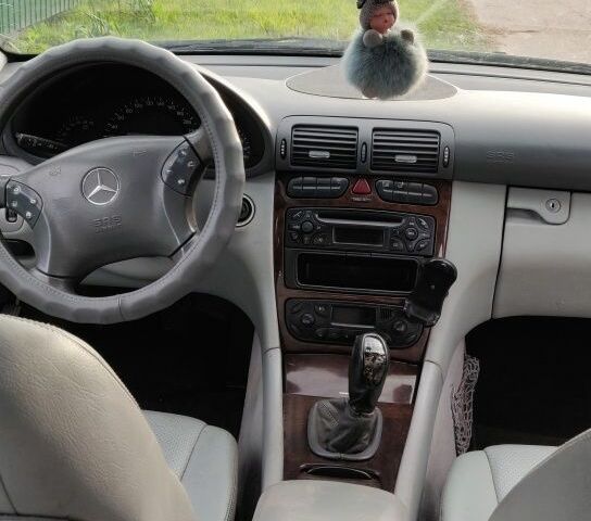 Синій Мерседес Ц-Клас, об'ємом двигуна 2.6 л та пробігом 395 тис. км за 4500 $, фото 20 на Automoto.ua