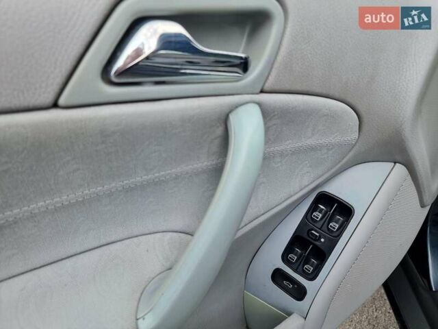 Синій Мерседес Ц-Клас, об'ємом двигуна 2.15 л та пробігом 310 тис. км за 4499 $, фото 10 на Automoto.ua