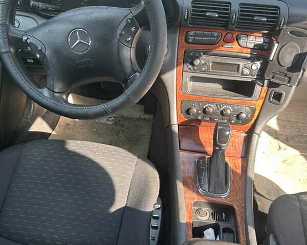 Синий Мерседес Ц-Класс, объемом двигателя 2.2 л и пробегом 580 тыс. км за 3500 $, фото 1 на Automoto.ua