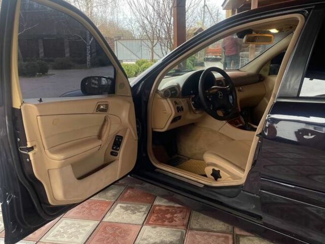 Синий Мерседес Ц-Класс, объемом двигателя 2 л и пробегом 250 тыс. км за 4250 $, фото 8 на Automoto.ua