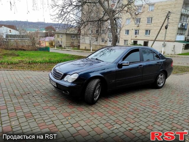 Синій Мерседес Ц-Клас, об'ємом двигуна 2 л та пробігом 268 тис. км за 4100 $, фото 1 на Automoto.ua