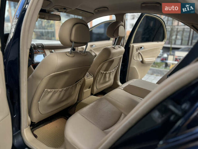 Синій Мерседес Ц-Клас, об'ємом двигуна 2 л та пробігом 295 тис. км за 3499 $, фото 19 на Automoto.ua