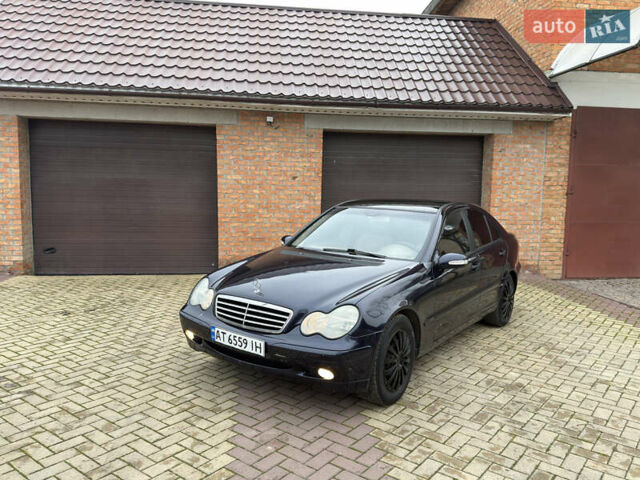 Синій Мерседес Ц-Клас, об'ємом двигуна 2 л та пробігом 305 тис. км за 4000 $, фото 19 на Automoto.ua