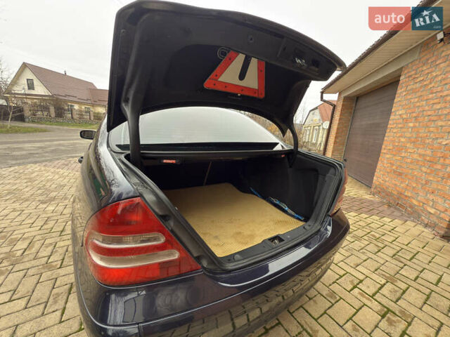 Синій Мерседес Ц-Клас, об'ємом двигуна 2 л та пробігом 305 тис. км за 4000 $, фото 24 на Automoto.ua