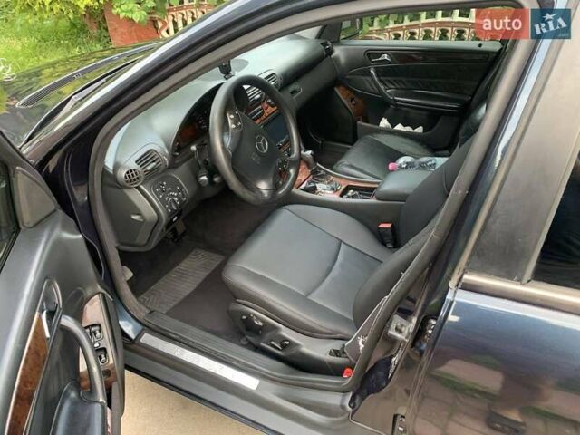 Синій Мерседес Ц-Клас, об'ємом двигуна 2.15 л та пробігом 330 тис. км за 5600 $, фото 9 на Automoto.ua