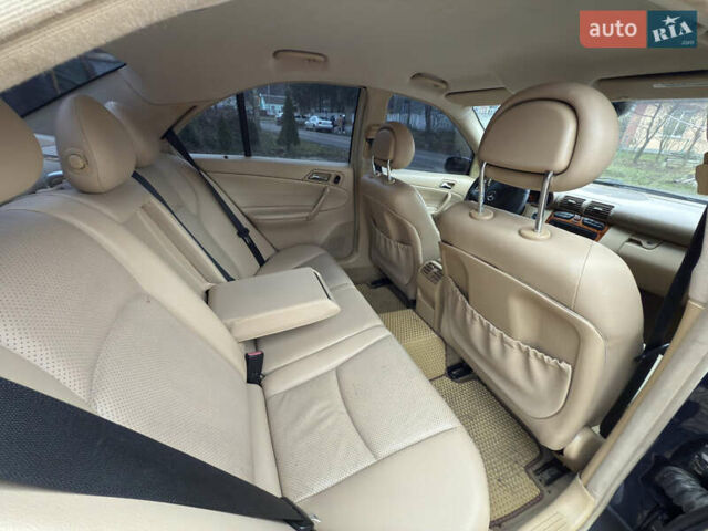 Синій Мерседес Ц-Клас, об'ємом двигуна 2 л та пробігом 305 тис. км за 4000 $, фото 3 на Automoto.ua