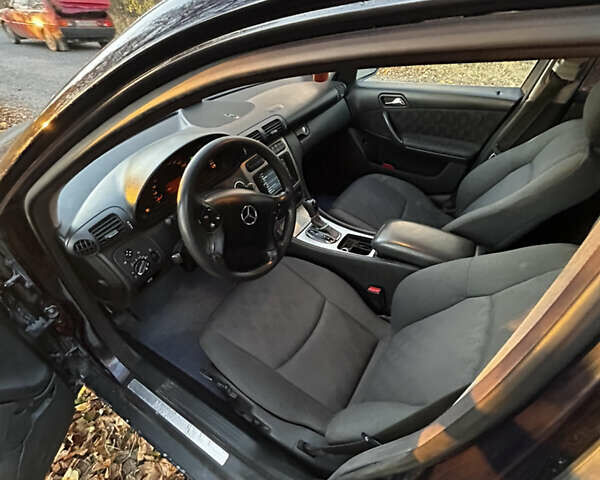 Мерседес Ц-Клас 2001 у Жмеренке на Automoto.ua Синій Мерседес Ц-Клас, об'ємом двигуна 2.15 л та пробігом 334 тис. км за 3999 $, фото 6 на Automoto.ua