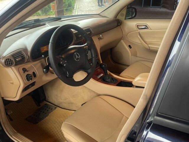 Синий Мерседес Ц-Класс, объемом двигателя 2 л и пробегом 250 тыс. км за 4250 $, фото 9 на Automoto.ua