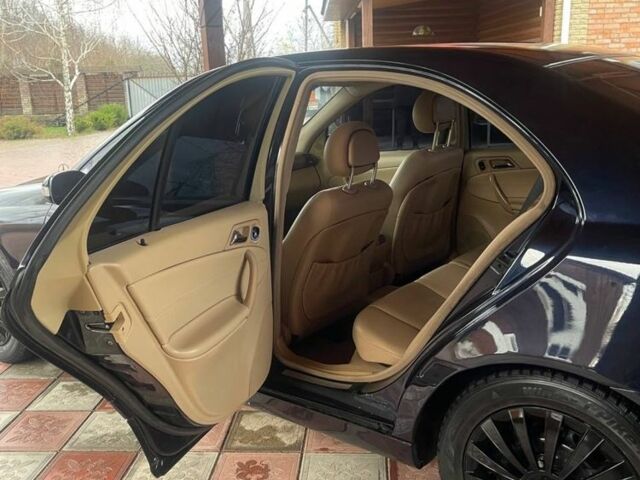 Синий Мерседес Ц-Класс, объемом двигателя 2 л и пробегом 250 тыс. км за 4250 $, фото 10 на Automoto.ua