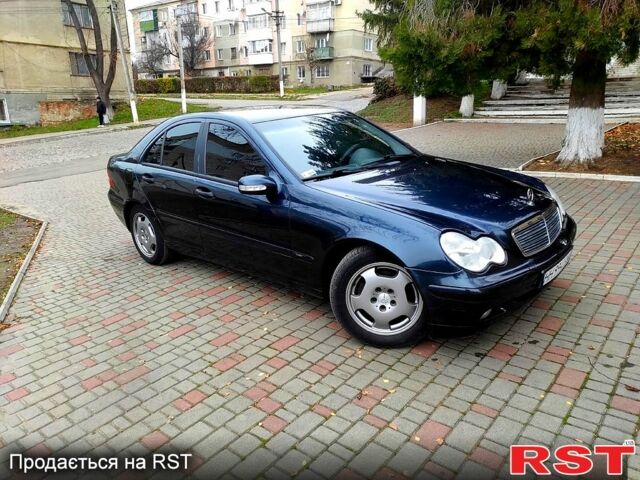 Синій Мерседес Ц-Клас, об'ємом двигуна 2 л та пробігом 268 тис. км за 4100 $, фото 6 на Automoto.ua