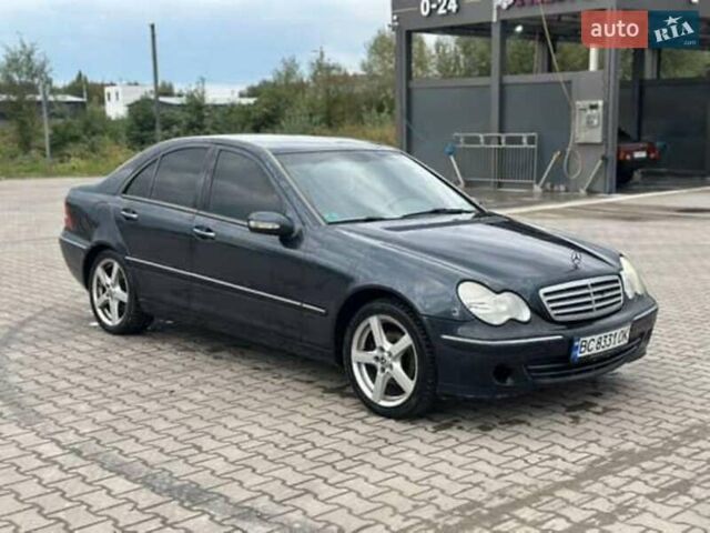 Синий Мерседес Ц-Класс, объемом двигателя 2 л и пробегом 275 тыс. км за 4299 $, фото 6 на Automoto.ua