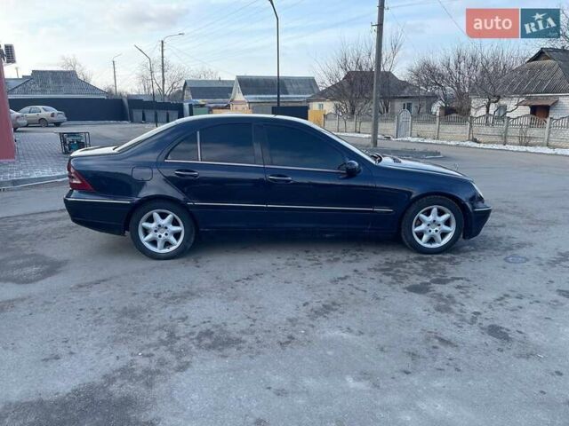 Синий Мерседес Ц-Класс, объемом двигателя 2.69 л и пробегом 380 тыс. км за 5000 $, фото 3 на Automoto.ua