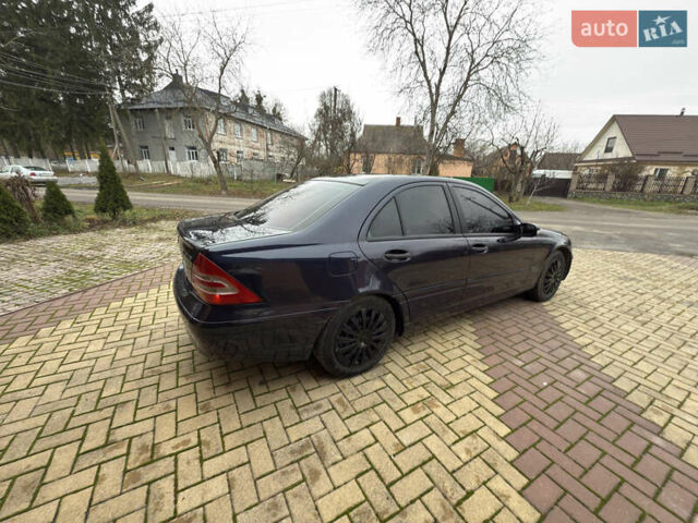 Синій Мерседес Ц-Клас, об'ємом двигуна 2 л та пробігом 305 тис. км за 4000 $, фото 11 на Automoto.ua
