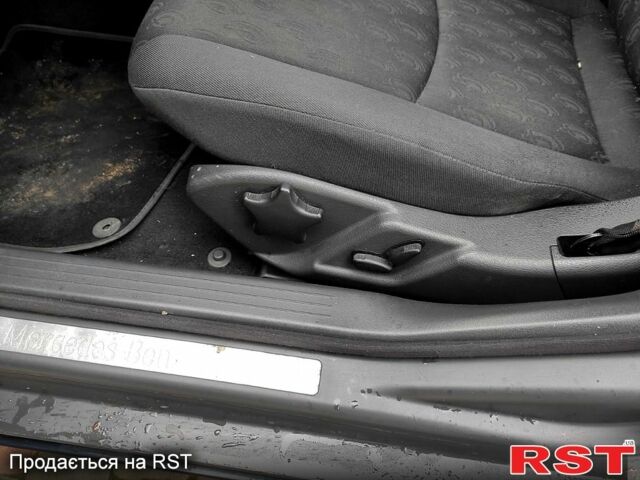 Синій Мерседес Ц-Клас, об'ємом двигуна 2 л та пробігом 268 тис. км за 4100 $, фото 11 на Automoto.ua