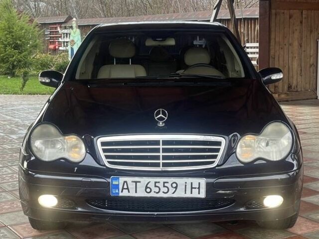 Синий Мерседес Ц-Класс, объемом двигателя 2 л и пробегом 250 тыс. км за 4250 $, фото 1 на Automoto.ua