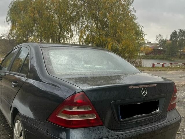 Синий Мерседес Ц-Класс, объемом двигателя 2.2 л и пробегом 378 тыс. км за 2450 $, фото 2 на Automoto.ua