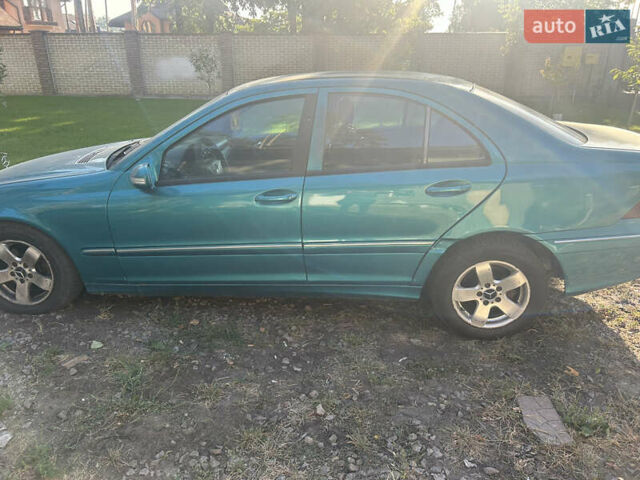 Синий Мерседес Ц-Класс, объемом двигателя 2.2 л и пробегом 580 тыс. км за 3500 $, фото 2 на Automoto.ua