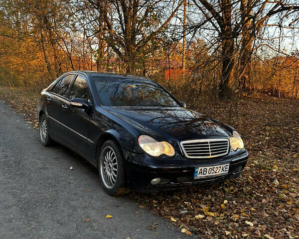 Мерседес Ц-Клас 2001 у Жмеренке на Automoto.ua Синій Мерседес Ц-Клас, об'ємом двигуна 2.15 л та пробігом 334 тис. км за 3999 $, фото 4 на Automoto.ua