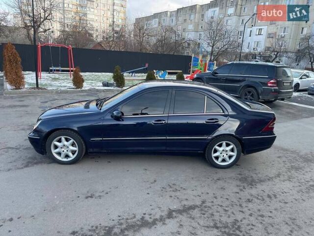 Синий Мерседес Ц-Класс, объемом двигателя 2.69 л и пробегом 380 тыс. км за 5000 $, фото 16 на Automoto.ua