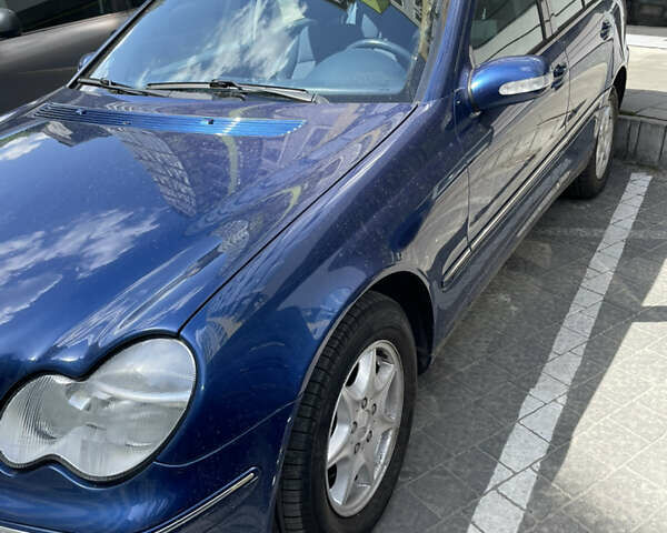 Синий Мерседес Ц-Класс, объемом двигателя 2 л и пробегом 164 тыс. км за 4500 $, фото 1 на Automoto.ua