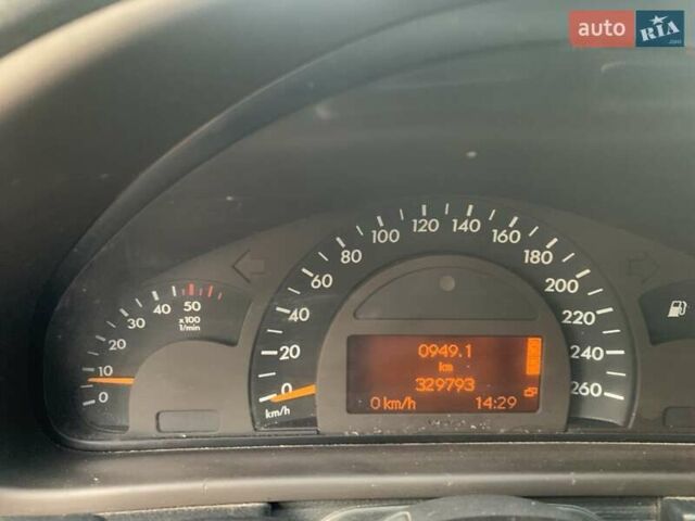 Синій Мерседес Ц-Клас, об'ємом двигуна 2.15 л та пробігом 330 тис. км за 5600 $, фото 8 на Automoto.ua