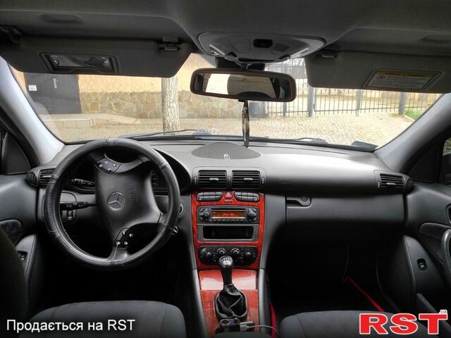 Синій Мерседес Ц-Клас, об'ємом двигуна 2 л та пробігом 268 тис. км за 4100 $, фото 8 на Automoto.ua