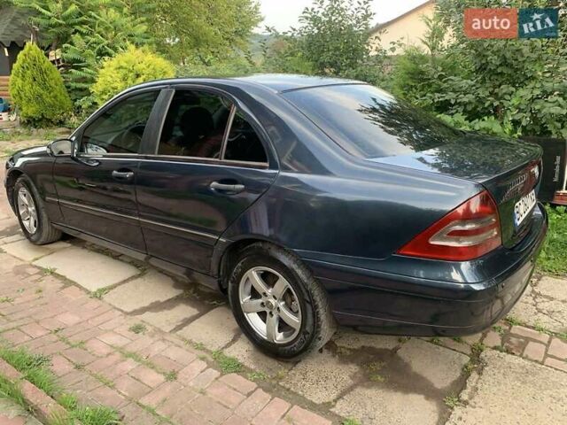 Синій Мерседес Ц-Клас, об'ємом двигуна 2.15 л та пробігом 330 тис. км за 5600 $, фото 10 на Automoto.ua